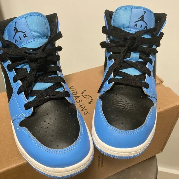 Kids Blue and Black Sneakers Jordan 1 min d